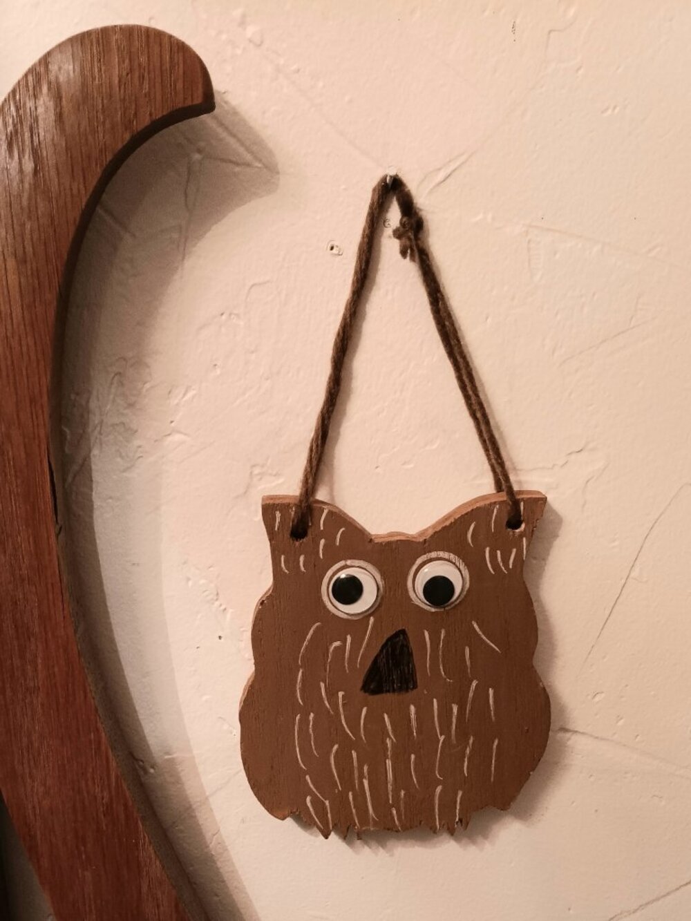 Vintage handmade 4.5" x 5" wooden owl wall hanging, googly eyes